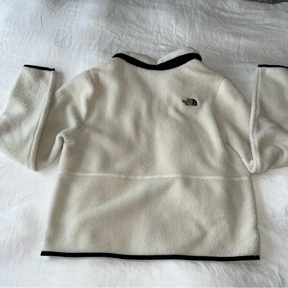 NWT The North Face Dunraven Sherpa Crop in size medium. - Picture 7 of 7